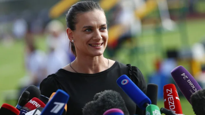 Елена Исинбаева отреклась от России. Но выгоду от «башни Кремля» имеет