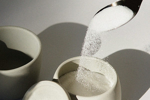 Чем заменить сахар, а чем не стоит: 5 полезных и 6 вредных вариантов |