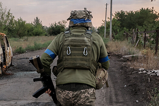 Украинцы захотели найти казнившего солдат офицера ВСУ