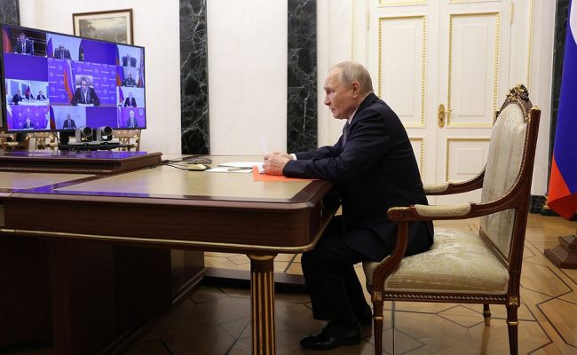 Путин: профессионализм авиадиспетчеров помог избежать трагедии при атаке на Ростов