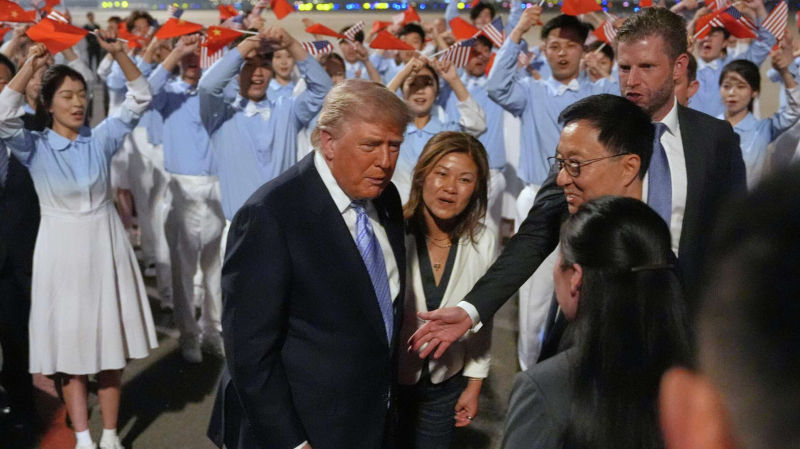 Трамп прилетел в Пекин с трехдневным госвизитом